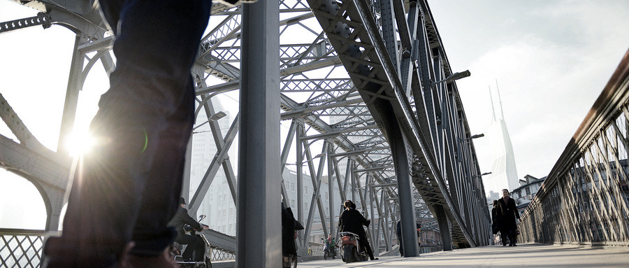 1648192581128848.jpg 摄图网_500776699_wx_清晨上班路(非企业商用).jpg