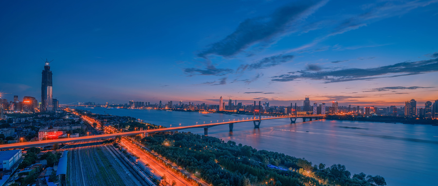 摄图网_500964444_wx_晚霞下的武汉长江二桥全景长片（非企业商用）.jpg
