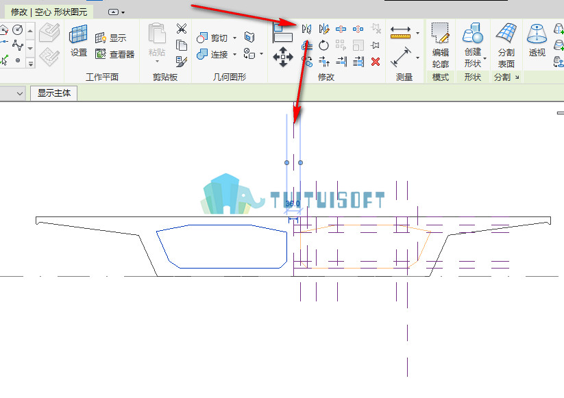 2018-12-06_084829.jpg 腿腿教学网-使用体量绘制桥面板