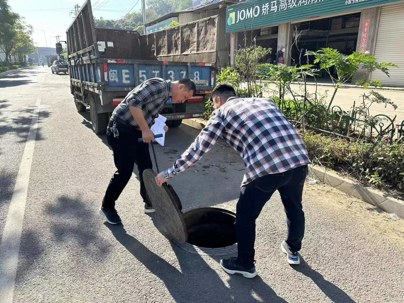 台商投资区│常态化维护市政道路 当好群众出行守护人 台商投资区│常态化维护市政道路 当好群众出行守护人
