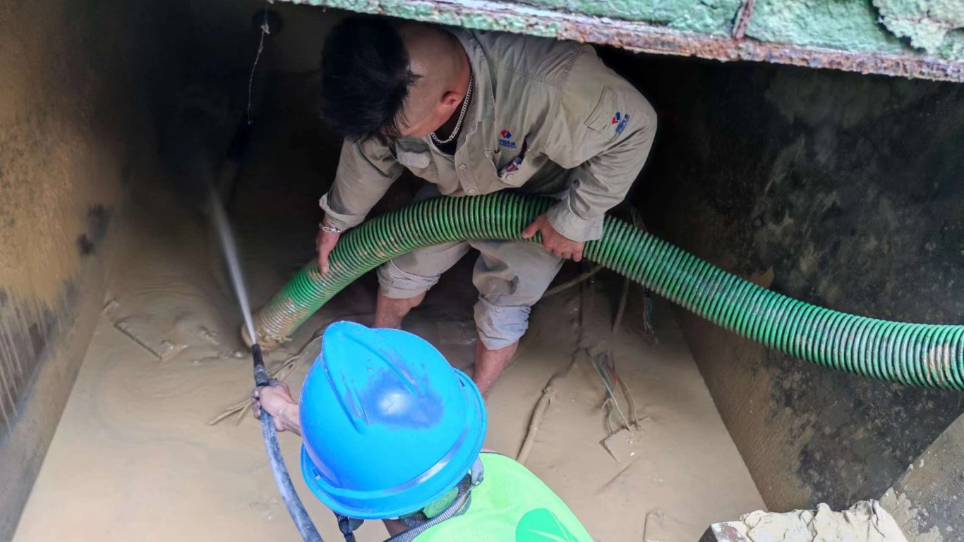 市政设施维护不停歇,保障群众“脚下安全” 市政设施维护不停歇,保障群众“脚下安全”