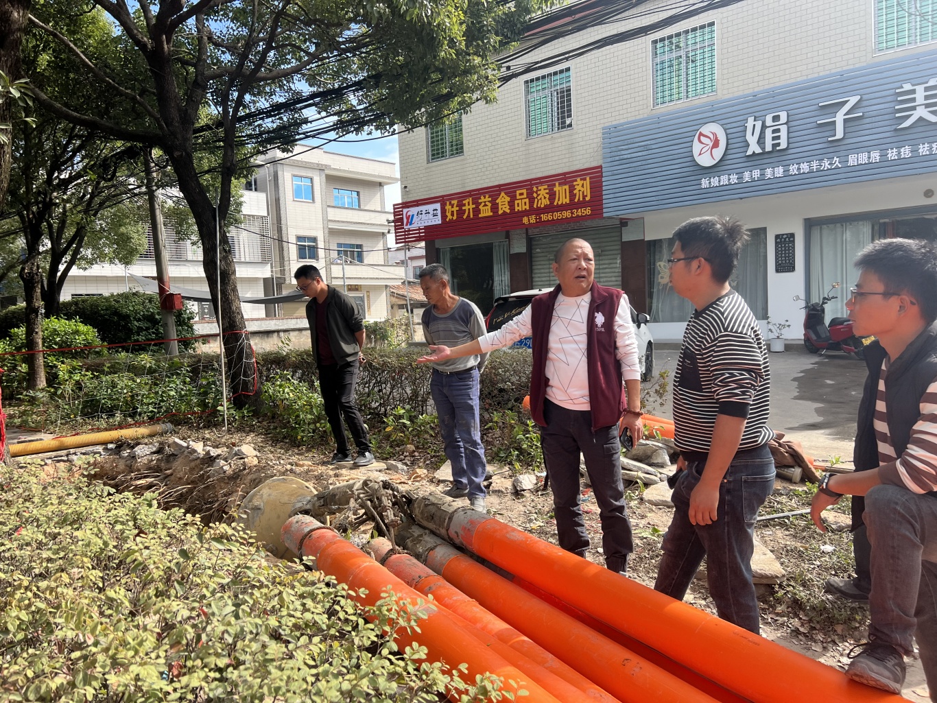 龙海区丨脚踏实地护园林,以绿援建拓新城 龙海区丨脚踏实地护园林,以绿援建拓新城