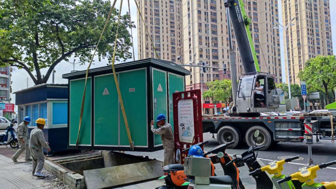 市政设施维护不停歇,保障群众“脚下安全” 市政设施维护不停歇,保障群众“脚下安全”