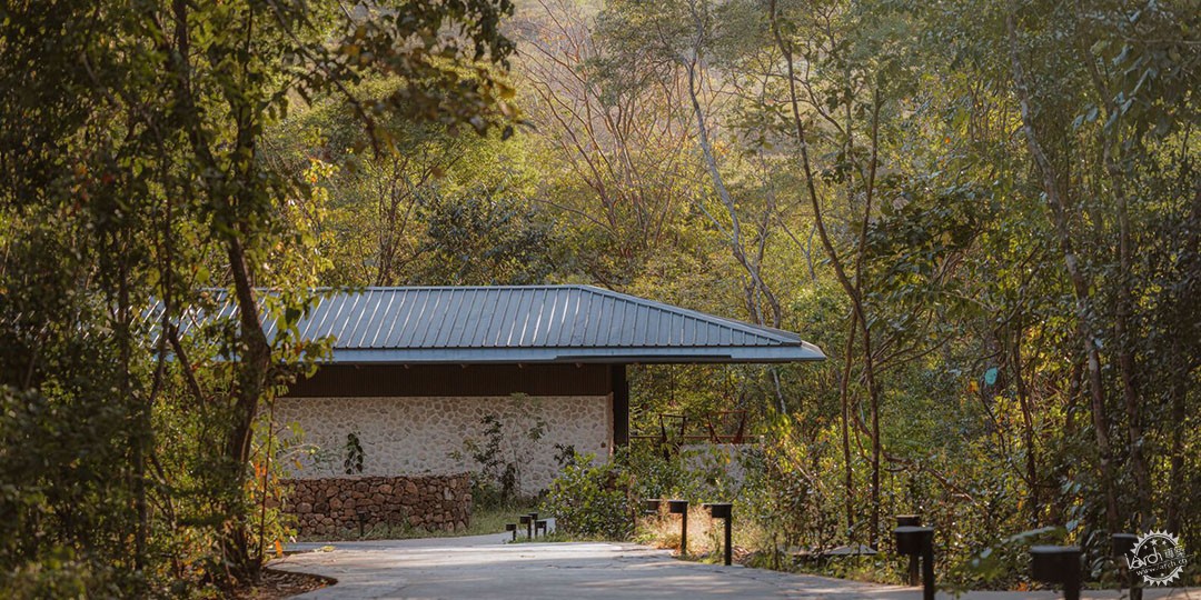 从被忽略到“自然宠儿”——哥斯达黎加峡谷木屋，用石墙藏隐私，用全景窗装下整片...第23张图片
