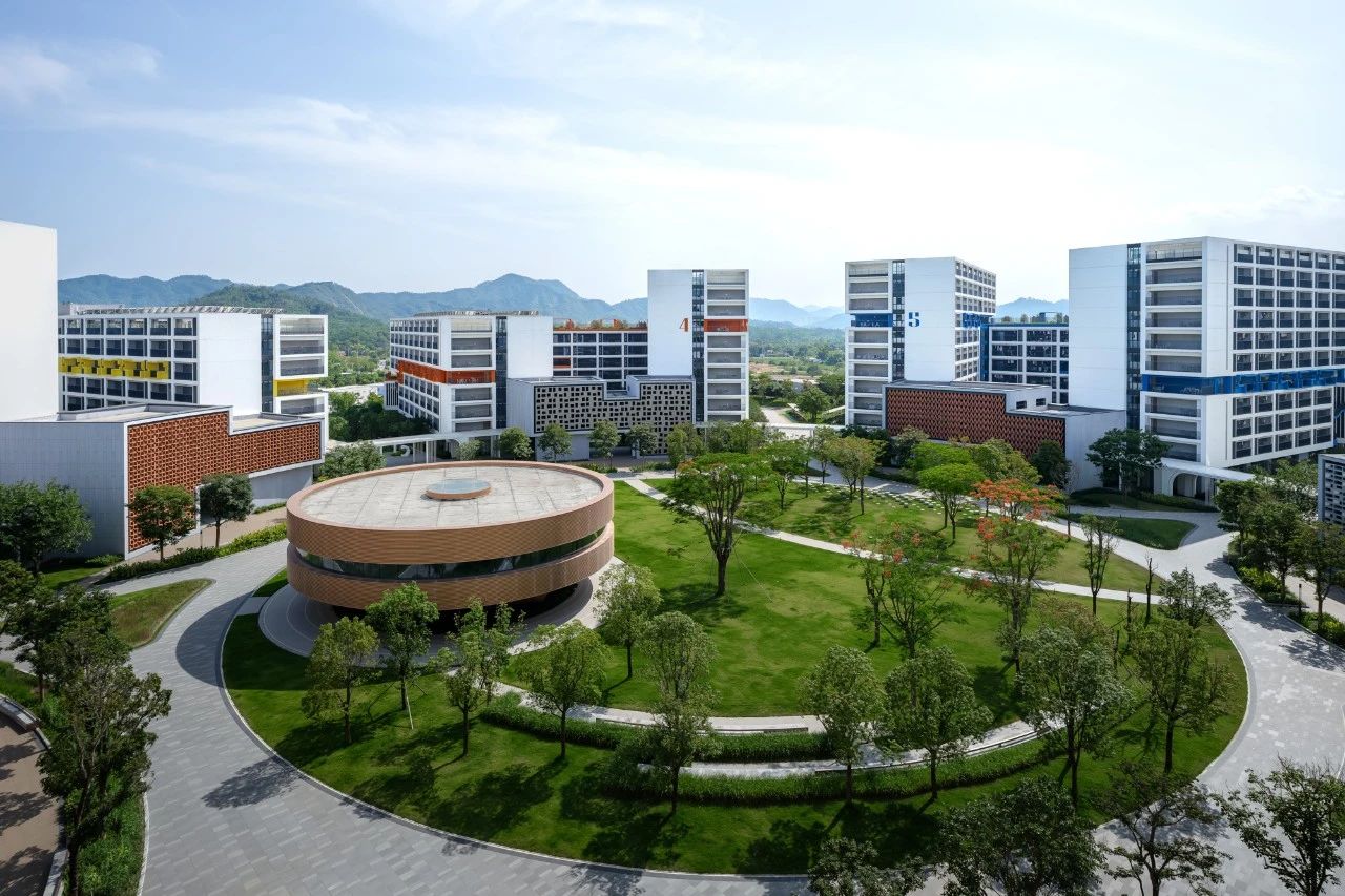 北师香港浸会大学二期校园，钟灵毓秀，碧水绕亭第23张图片
