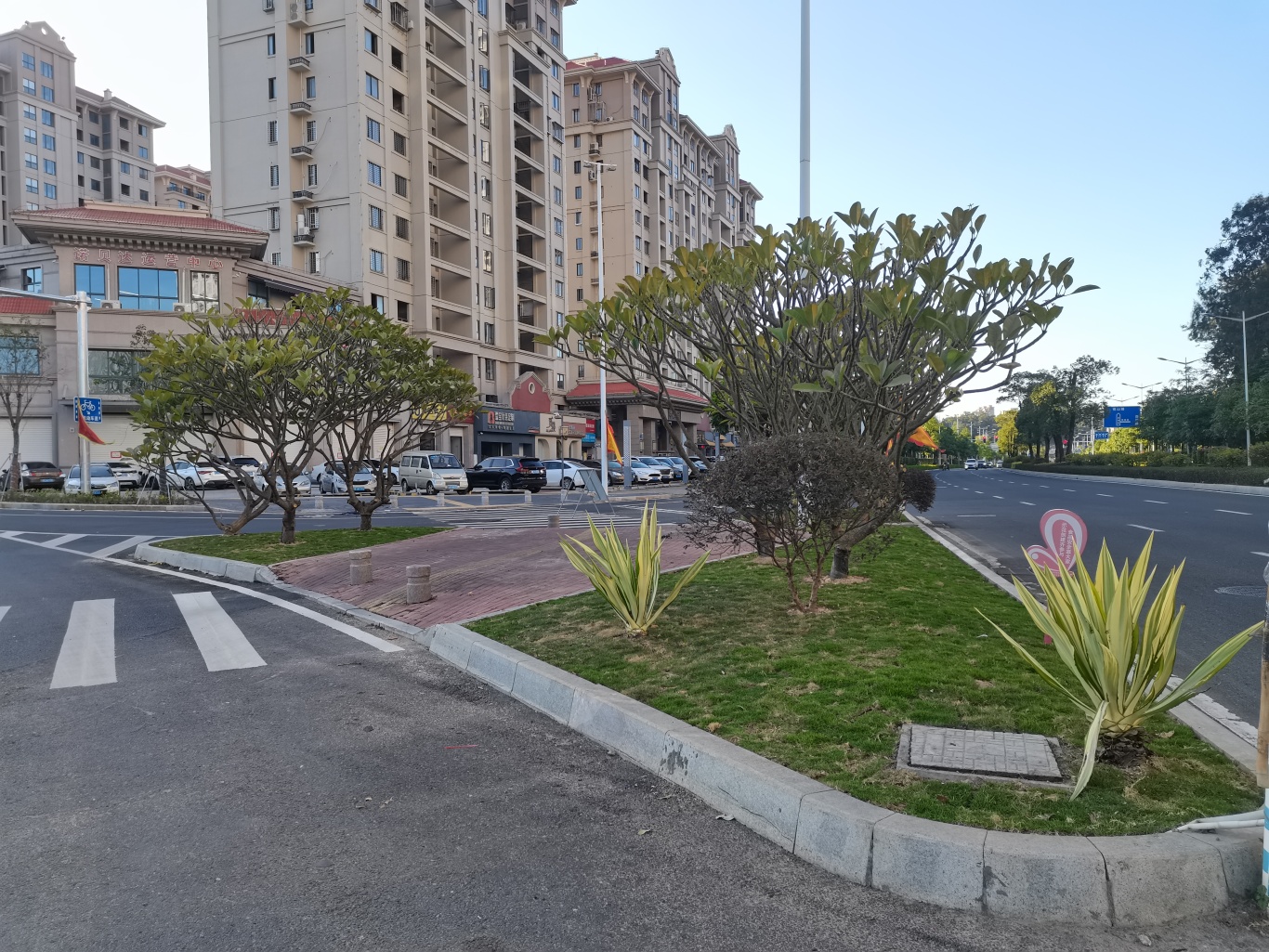 龙海区丨脚踏实地护园林,以绿援建拓新城 龙海区丨脚踏实地护园林,以绿援建拓新城