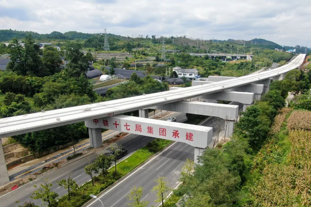 贵阳地铁S1线3标项目门式墩全景