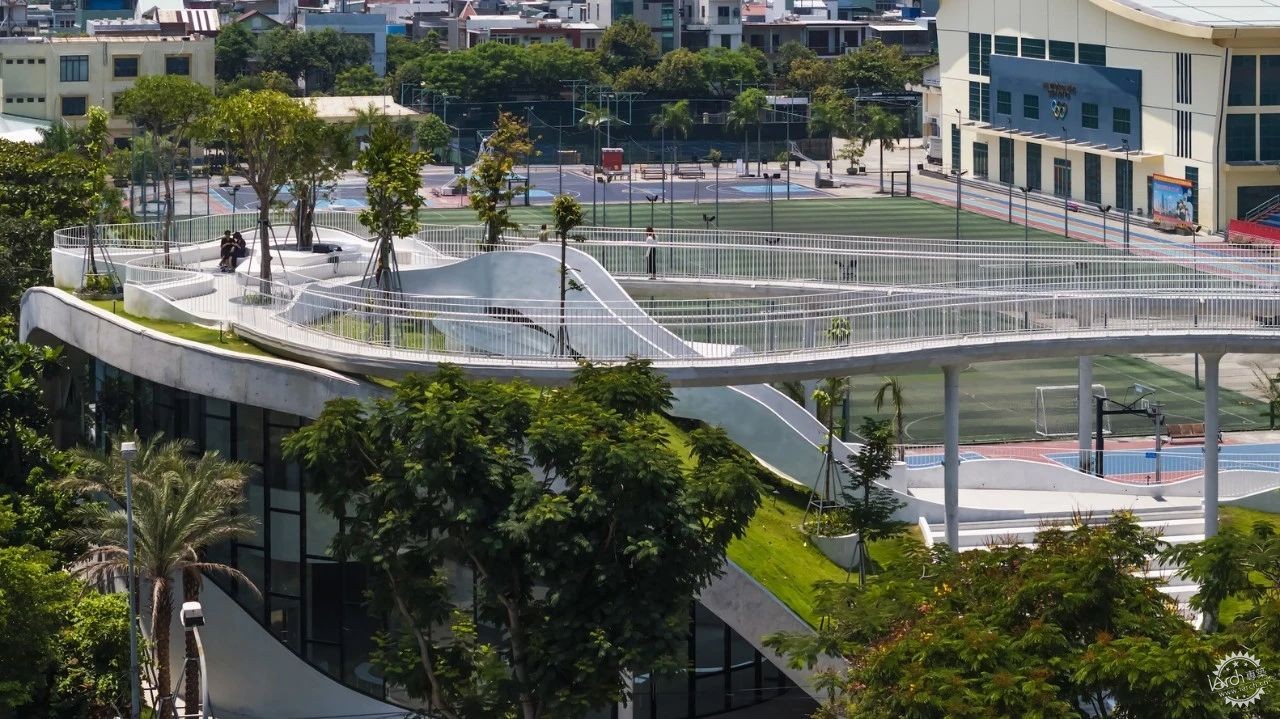 城市中的绿色螺旋，是建筑还是艺术品？第4张图片
