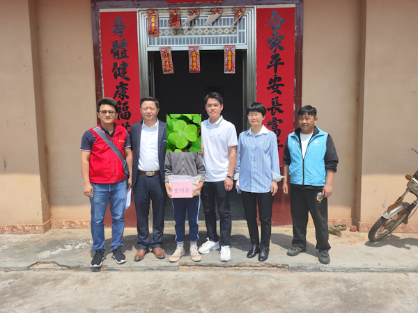 第四组实地走访困境儿童及其监护人.png