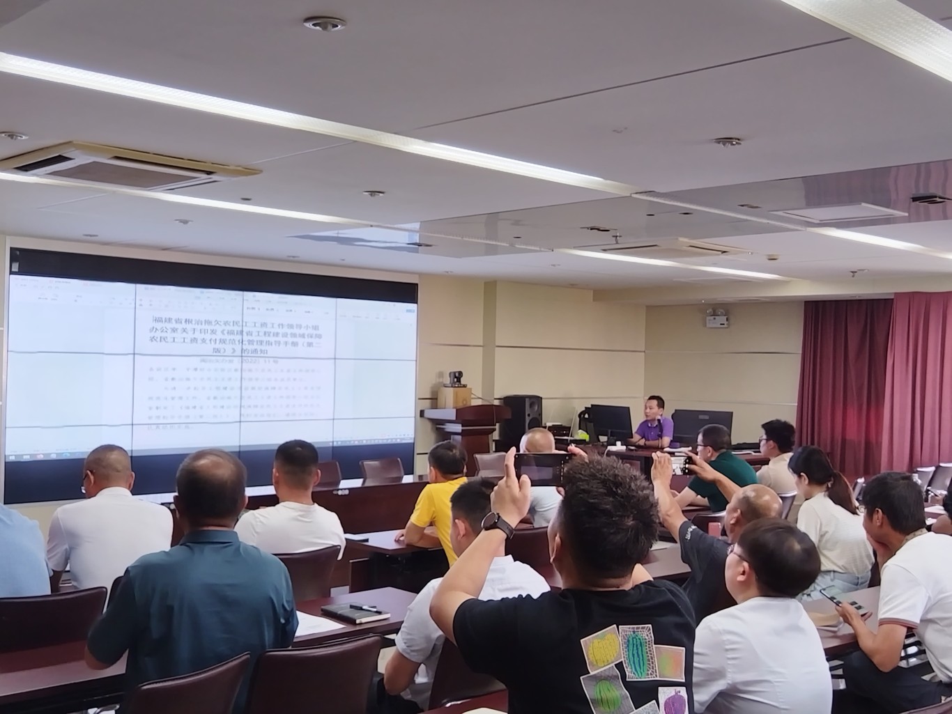 办实事,解难题│市住建局组织召开新开工项目质量安全技术与根治欠薪工作交底会 办实事,解难题│市住建局组织召开新开工项目质量安全技术与根治欠薪工作交底会