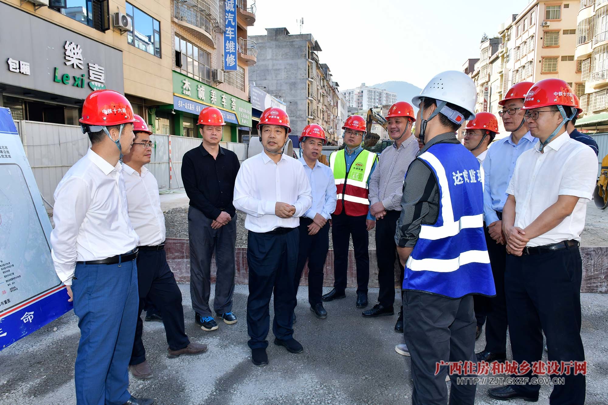 调研桂平市黑臭水体治理朝阳街项目1.jpg