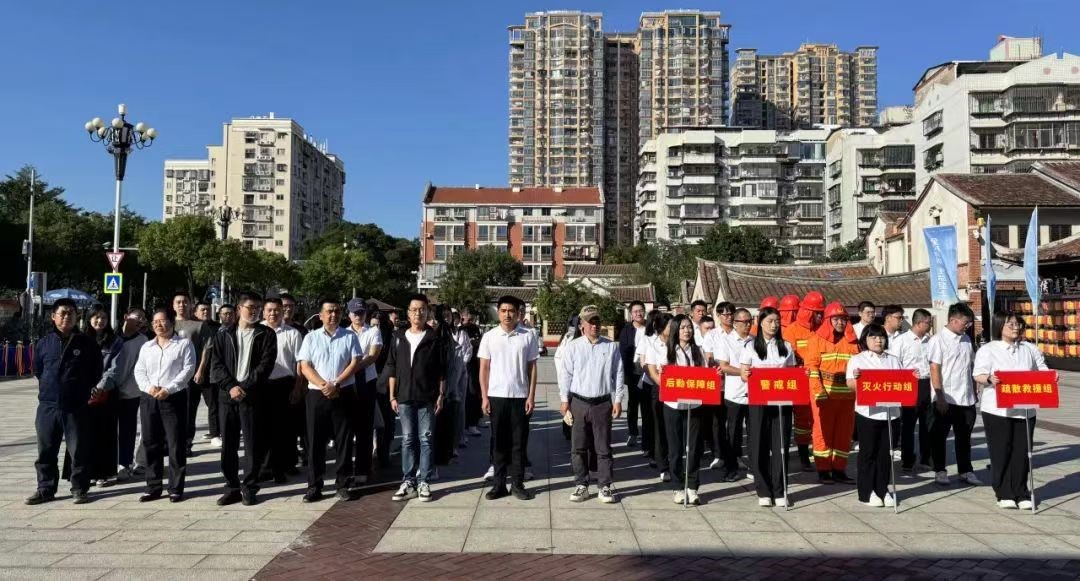 携手开展消防演练 共筑公房安全屏障 携手开展消防演练 共筑公房安全屏障