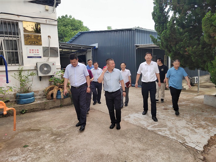 0市住房和城市更新局党组书记、局长叶雄到新张村调研指导2.jpg