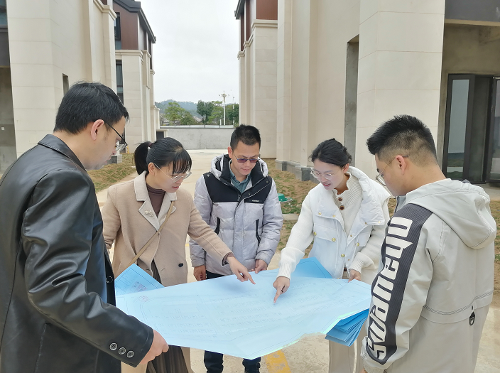 龙海区丨脚踏实地护园林,以绿援建拓新城 龙海区丨脚踏实地护园林,以绿援建拓新城