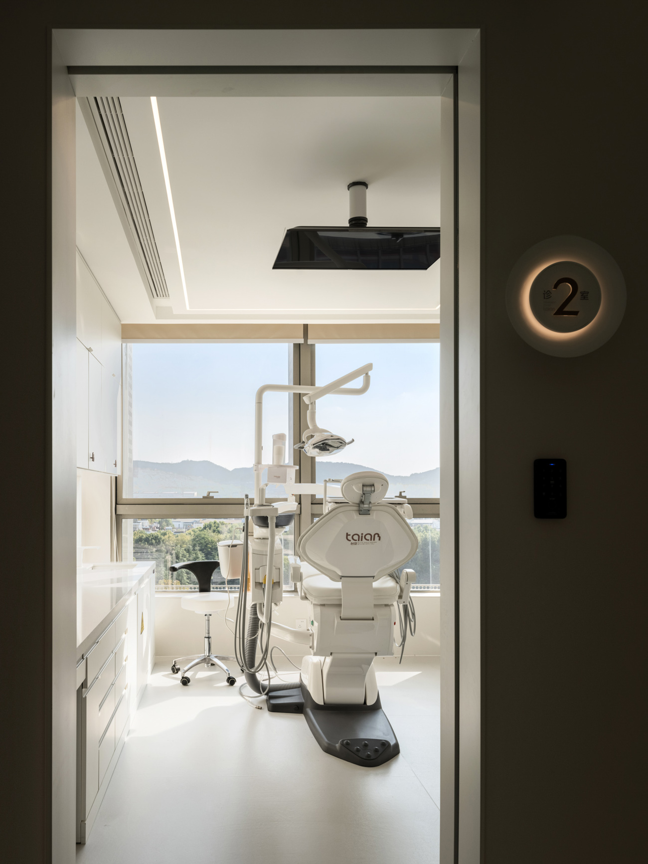 1736253339663641.jpg 第二诊室Second Consultation Room摄影版权:ingallery.jpg