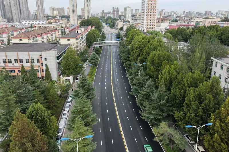 解放东街改造完工现场