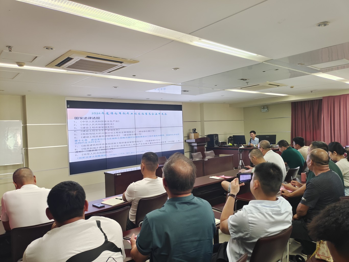 办实事,解难题│市住建局组织召开新开工项目质量安全技术与根治欠薪工作交底会 办实事,解难题│市住建局组织召开新开工项目质量安全技术与根治欠薪工作交底会