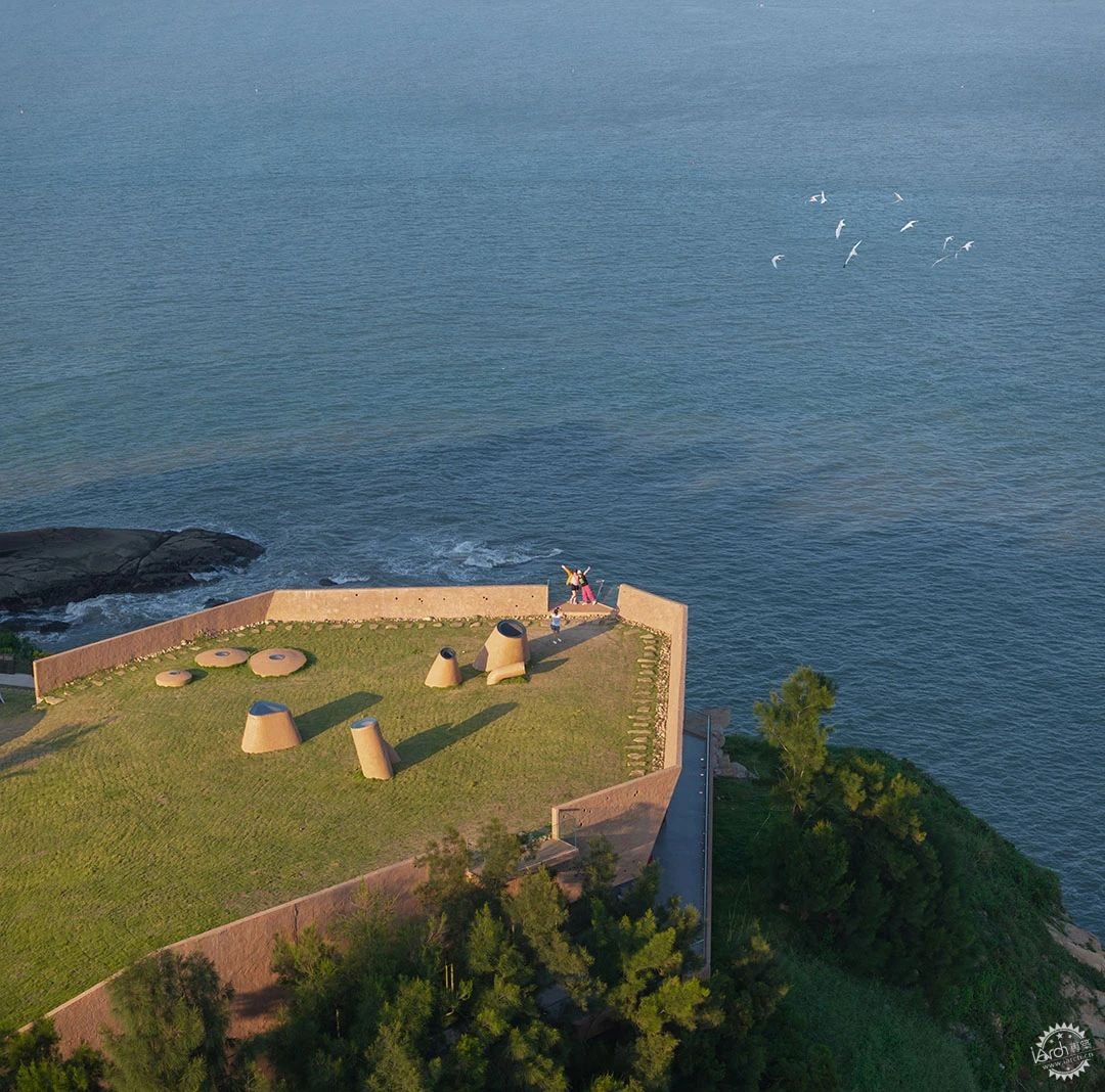 隐于地下，可观沧海：东海一号公路边的“洞见·蓝”空间第1张图片