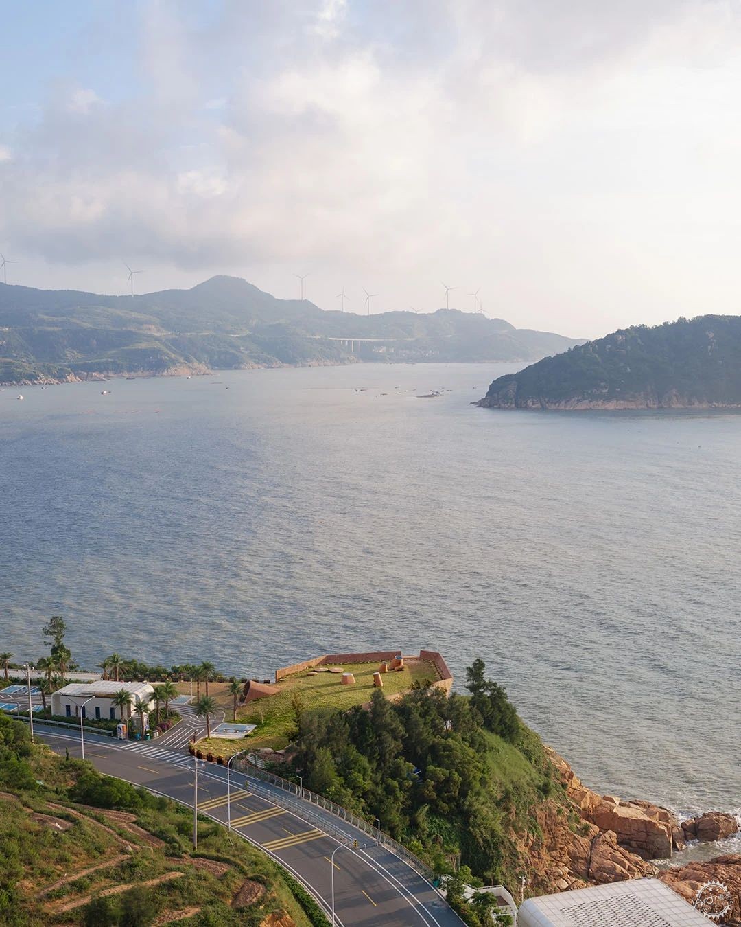 隐于地下，可观沧海：东海一号公路边的“洞见·蓝”空间第26张图片