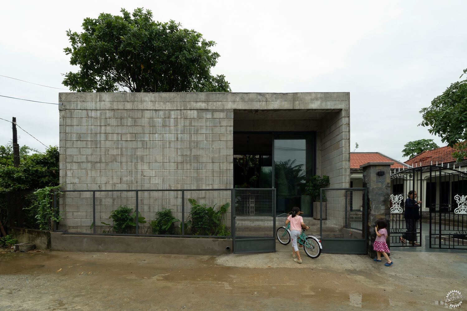 破土而生的乡野建筑 | 越南Tinh An住宅第13张图片