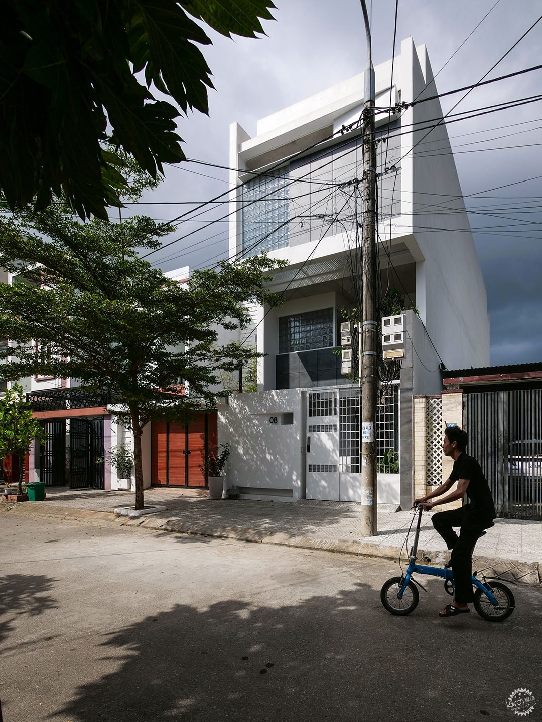 没有客厅的温暖陷阱——100㎡小天地里，厨房后院如何成为四口之家的甜蜜枢纽第2张图片