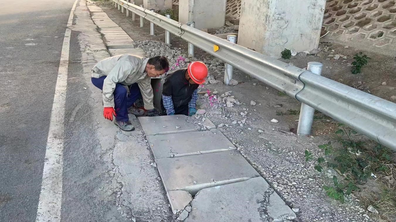 台商投资区│常态化维护市政道路 当好群众出行守护人 台商投资区│常态化维护市政道路 当好群众出行守护人