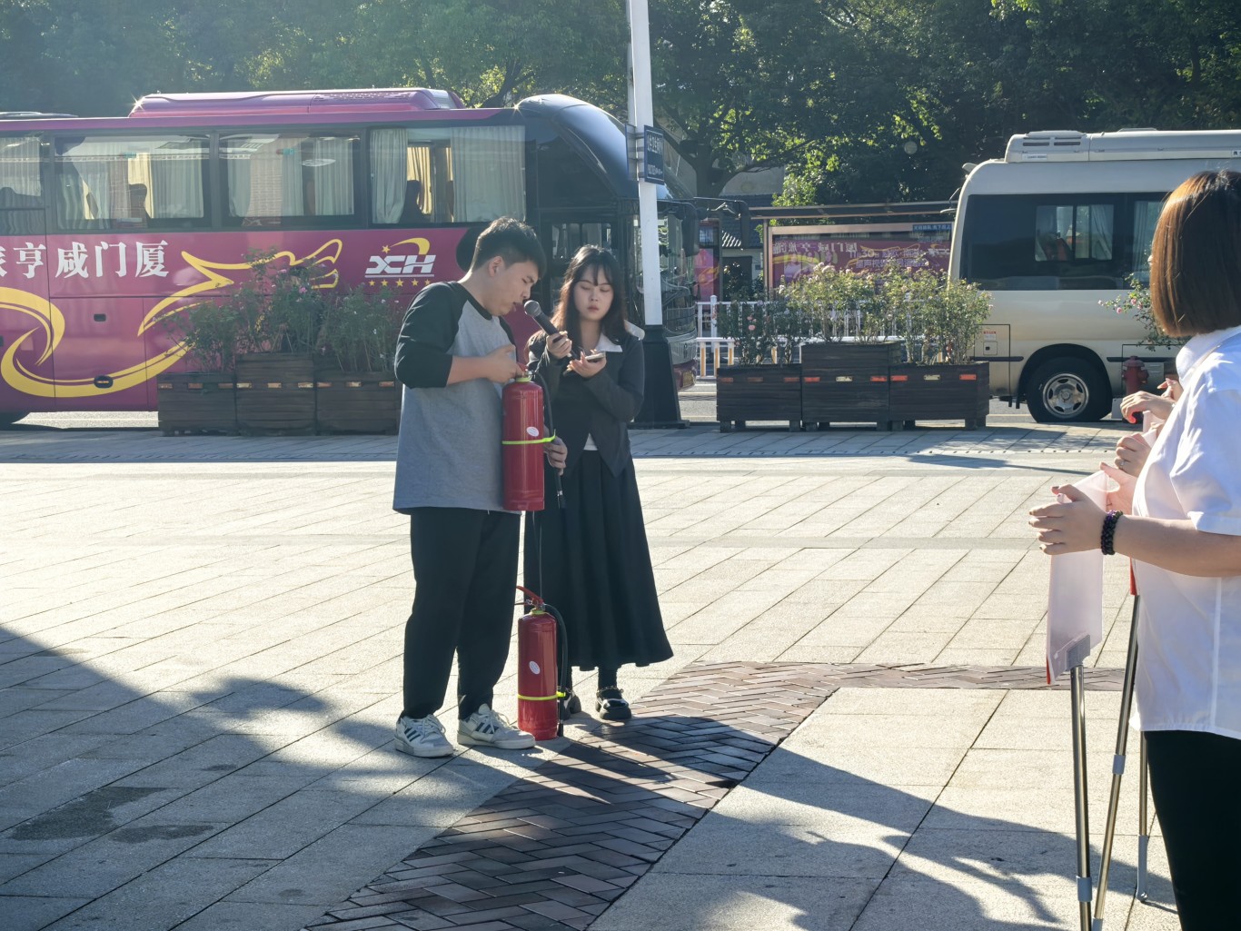 携手开展消防演练 共筑公房安全屏障 携手开展消防演练 共筑公房安全屏障