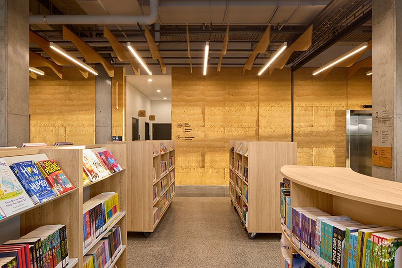 夜晚的“灯笼”地标——Buchan工作室打造的“水流”图书馆有着圆形窗的魔法第16张图片