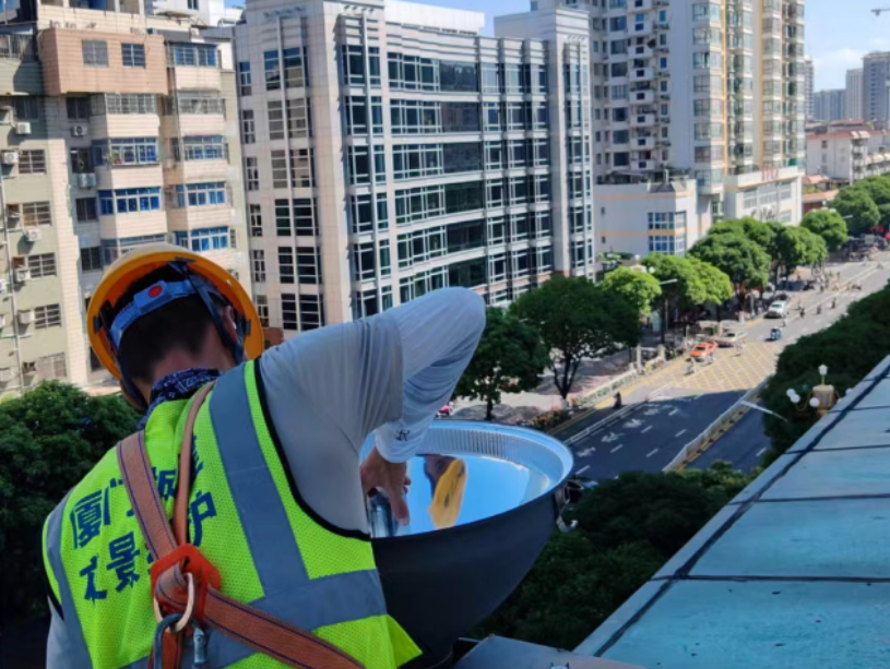 市政设施维护不停歇,保障群众“脚下安全” 市政设施维护不停歇,保障群众“脚下安全”
