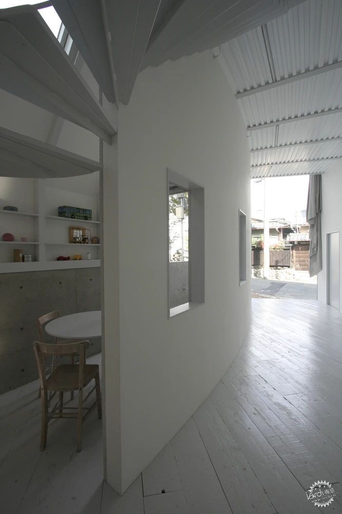 360°透明塔驭5口隐私！京都8米玻璃宅的透明哲学第6张图片