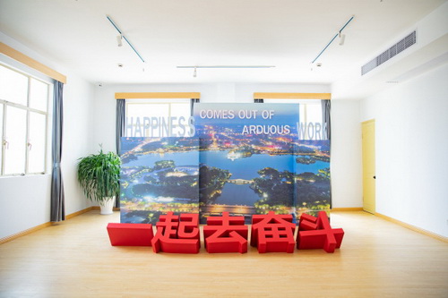 内部照_调整大小.jpg 内部照_调整大小.jpg
