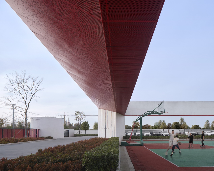 空间的价值、策略的成功 | 不一样的工业建筑——爱可乐箱包启东新厂区第4张图片