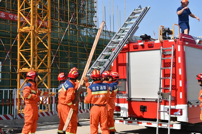 0守护生命通道,共筑安全防线——市住建局组织开展住建领域应急演练示范观摩活动4.jpg