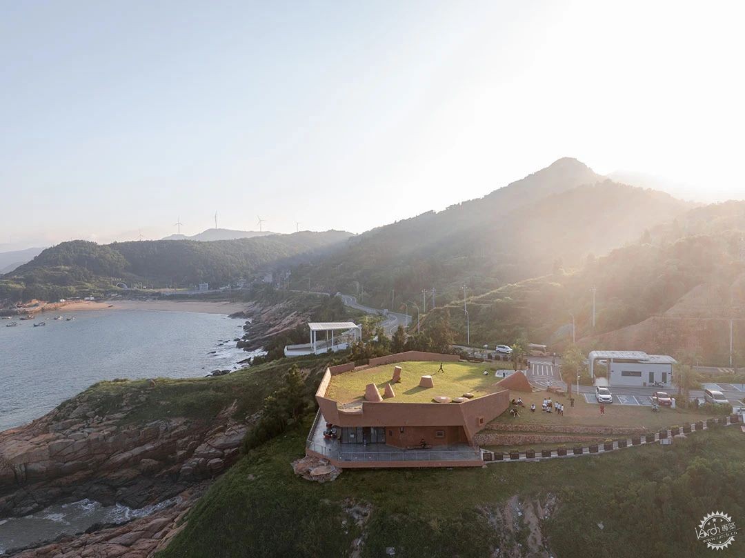 隐于地下，可观沧海：东海一号公路边的“洞见·蓝”空间第9张图片