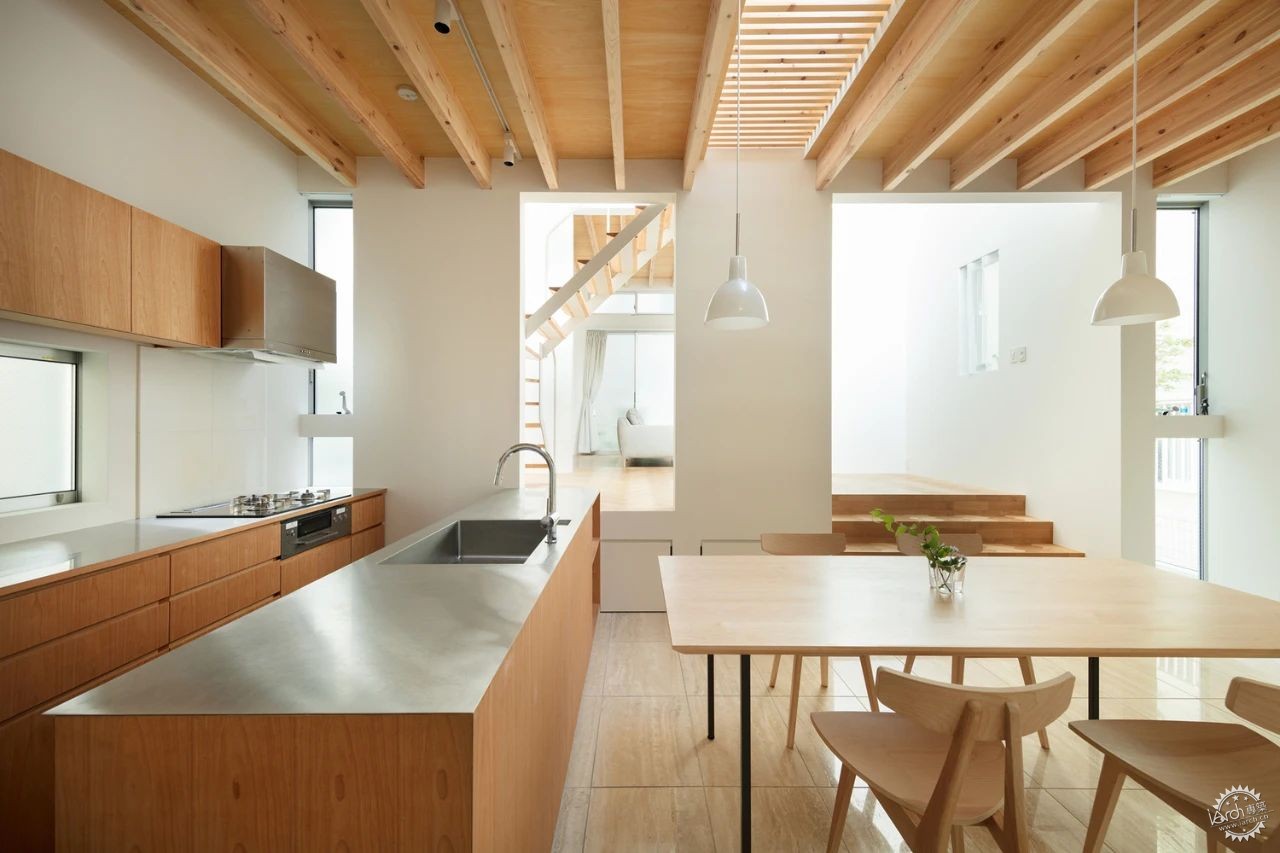 把菜园+高尔夫场搬上屋顶！东京狭长宅神操作第7张图片