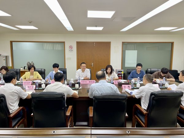 02  市“百千万工程”指挥办调研团队与市城镇建设专班进行在会上进行交流探讨（2）.jpg