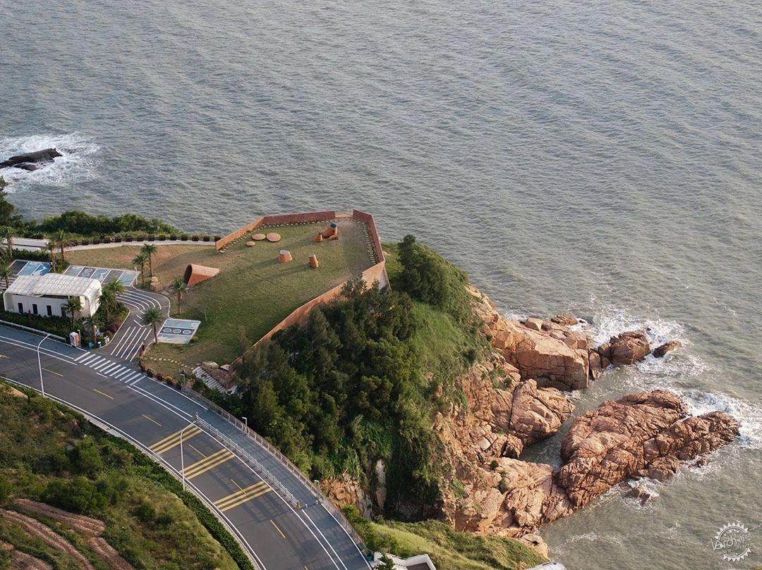 隐于地下，可观沧海：东海一号公路边的“洞见·蓝”空间第3张图片