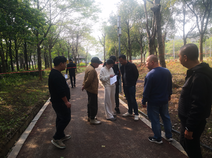 龙海区丨脚踏实地护园林,以绿援建拓新城 龙海区丨脚踏实地护园林,以绿援建拓新城