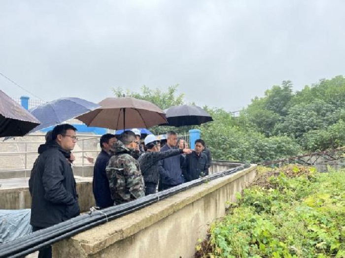 0应城市召开长湖泵站及片区雨污分流改造项目现场推进会.jpg
