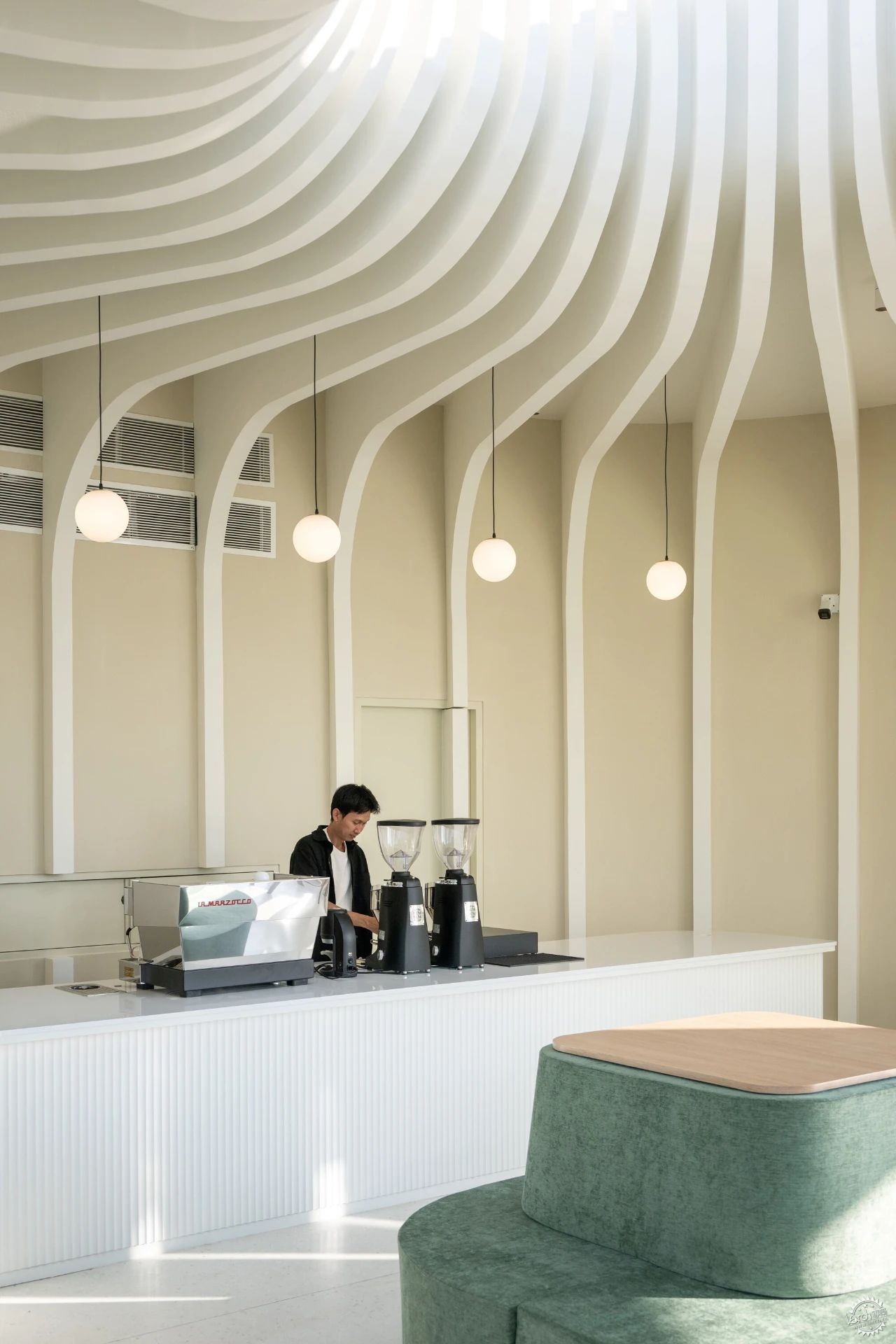 曼谷 Curvy Dining 餐厅的减法设计，纯粹空间的极简诠释第9张图片
