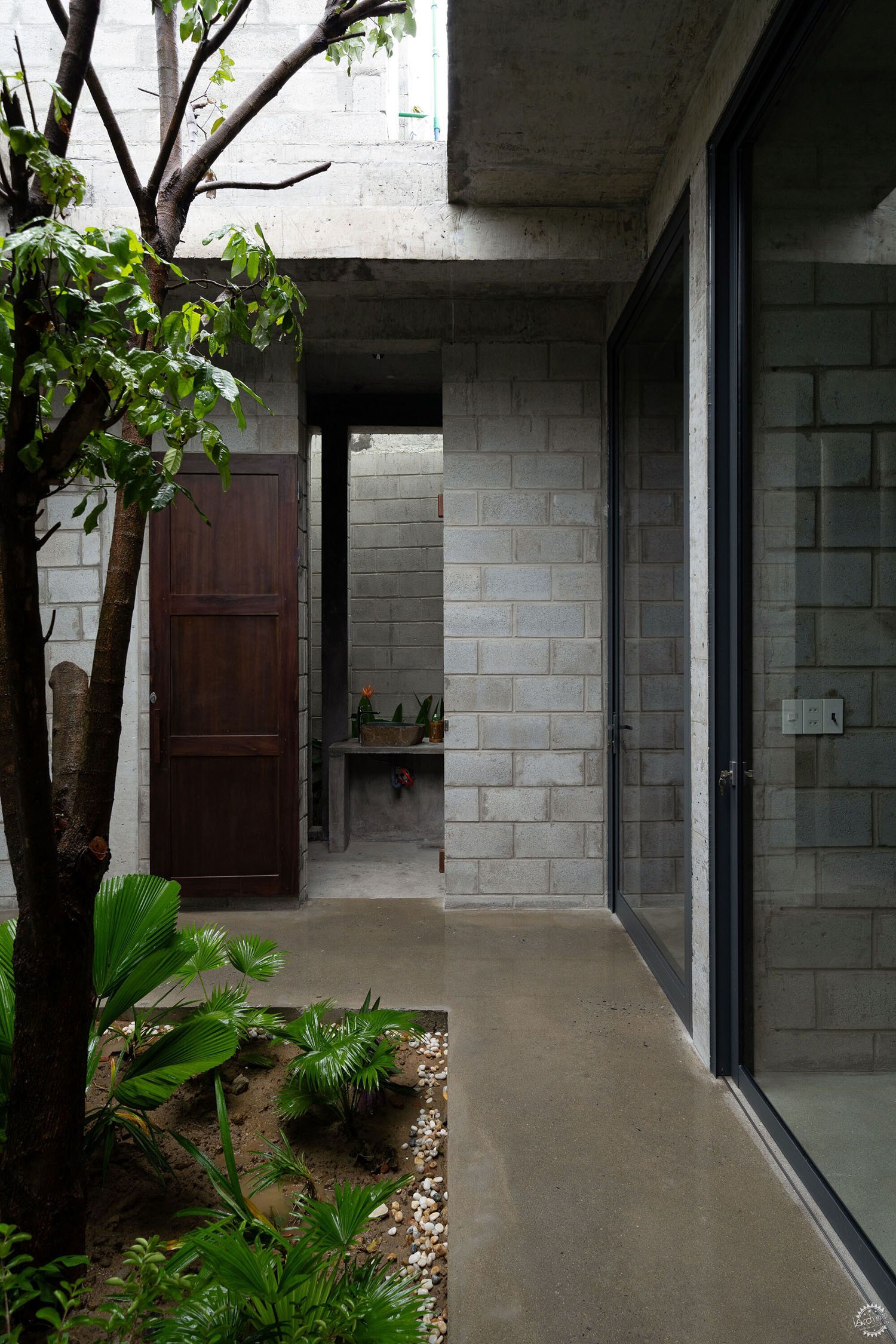 破土而生的乡野建筑 | 越南Tinh An住宅第9张图片