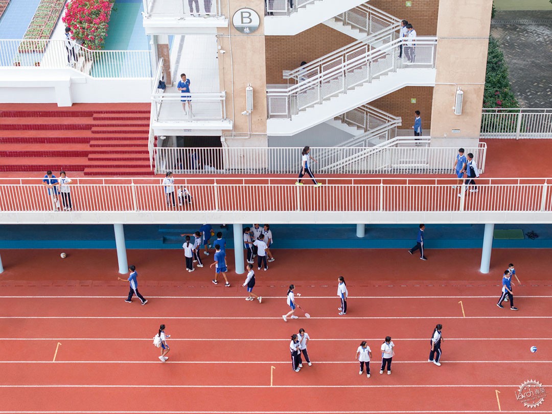 学府中学打造户外天堂，告别日晒雨淋的体育课第8张图片