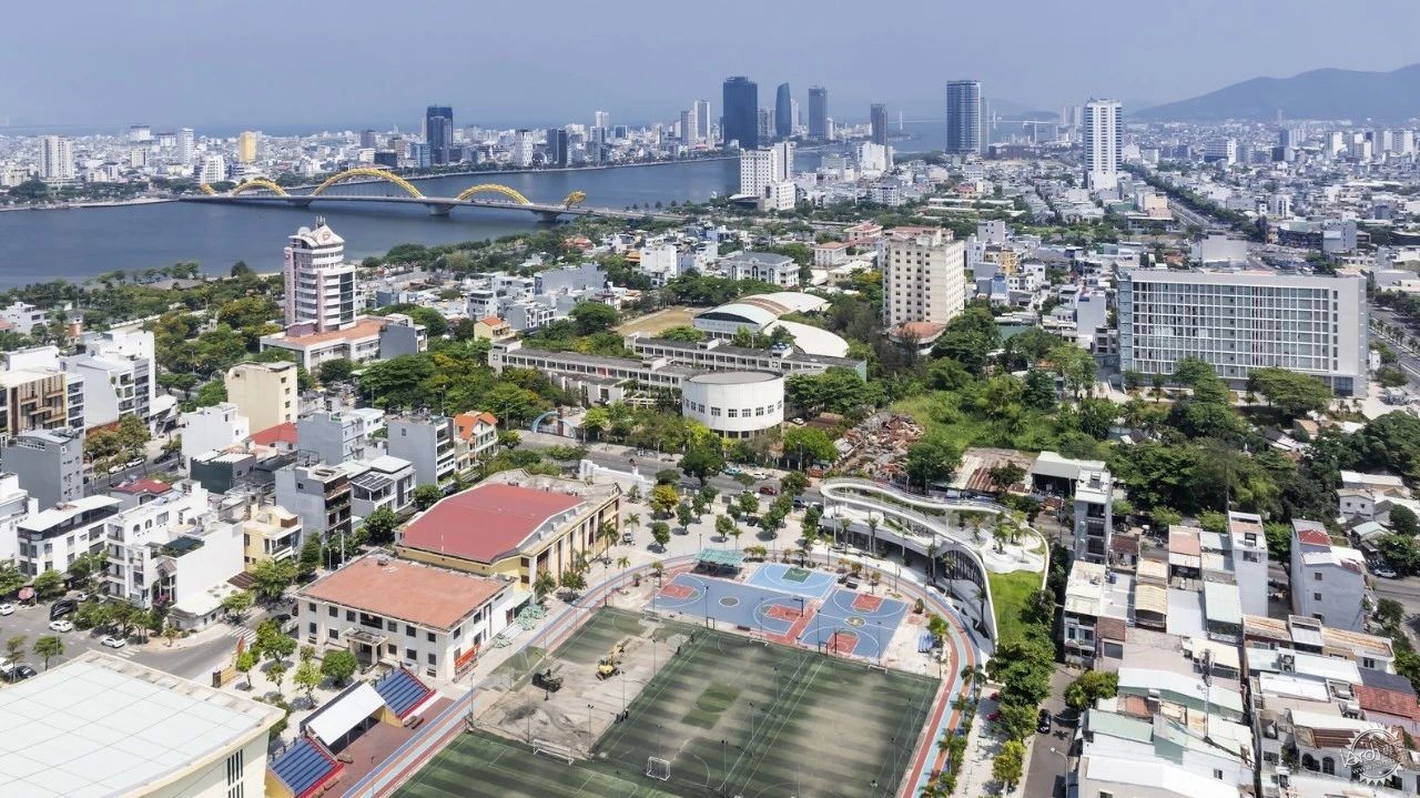 城市中的绿色螺旋，是建筑还是艺术品？第2张图片