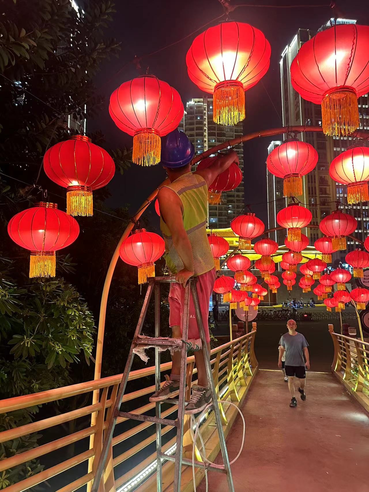 市政设施维护不停歇,保障群众“脚下安全” 市政设施维护不停歇,保障群众“脚下安全”