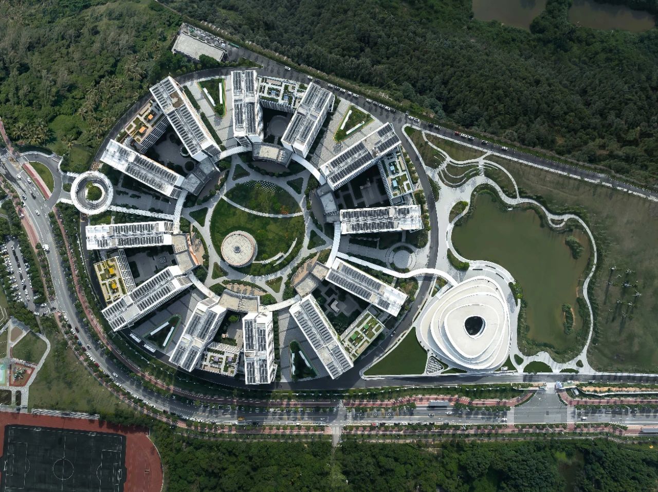 北师香港浸会大学二期校园，钟灵毓秀，碧水绕亭第12张图片