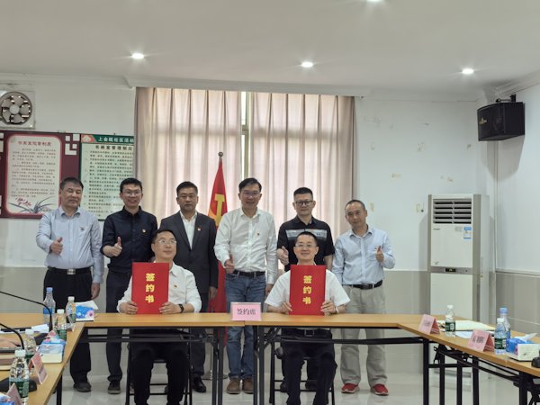 600时间:3月12日;地点:上金瓯社区党群服务中心;拍摄人:陈颖;内容:市住建机关第一党支部与西樵镇政府机关第八党支部进行结对签约仪式。.jpg