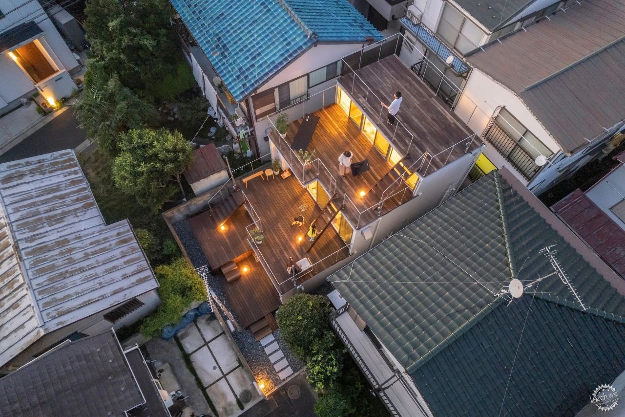 日本73平小户型，突破都市住宅困境，用阶梯露台重塑生活体验第4张图片