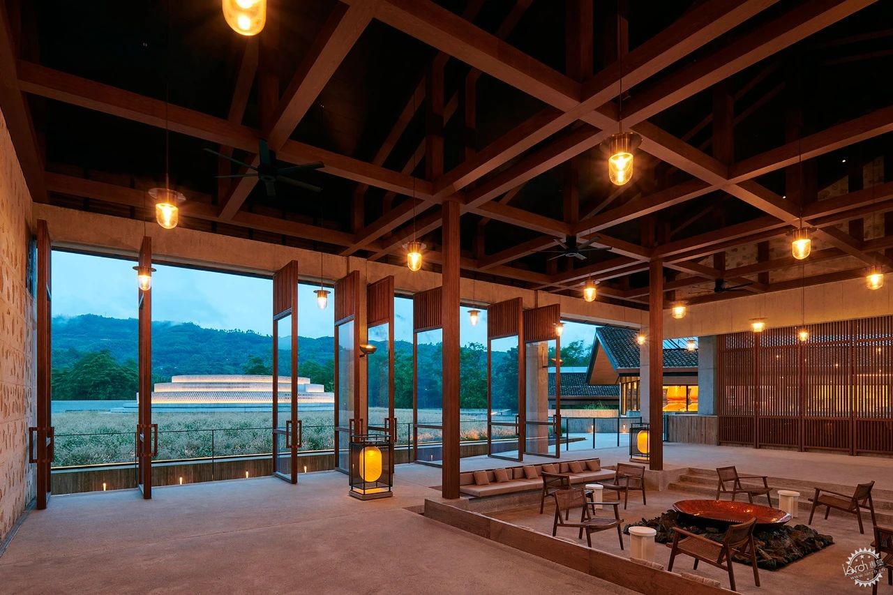 峨眉山遇上威士忌，一场山水与现代设计的对话 | 如恩设计第5张图片