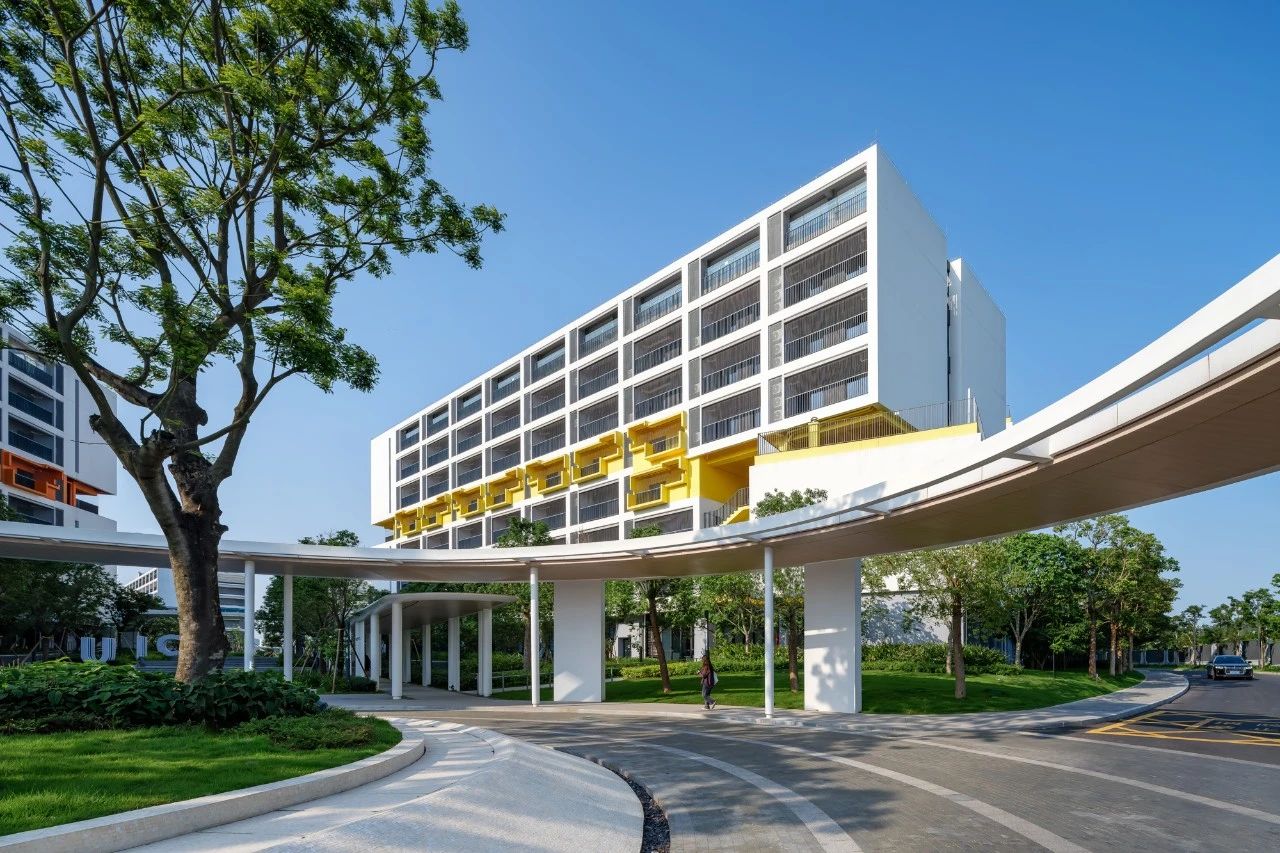 北师香港浸会大学二期校园，钟灵毓秀，碧水绕亭第13张图片