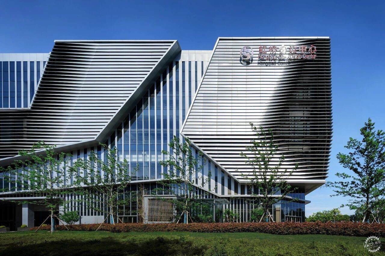 展销共存、多场景融合的上海虹桥进口商品展示交易中心第10张图片